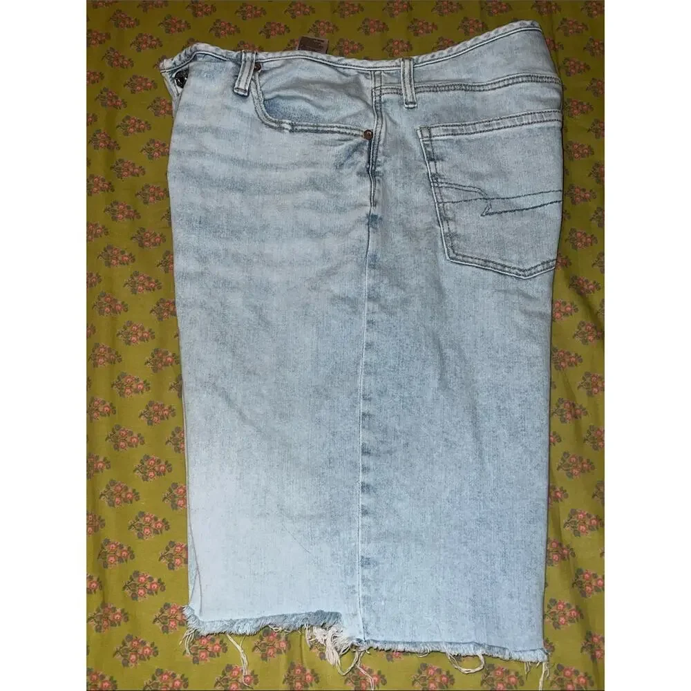 American Eagle Outfitters called jorts